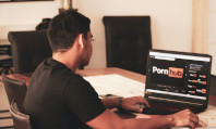 Saiba como gravar vídeos pornô caseiros com qualidade e segurança