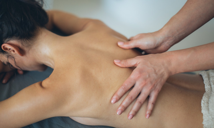 Quer apimentar a relação? Invista nesta massagem