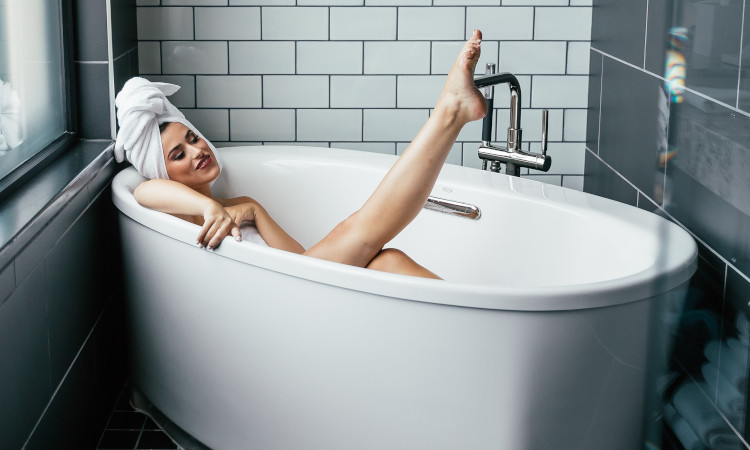 Masturbação no banho: dicas para mulheres