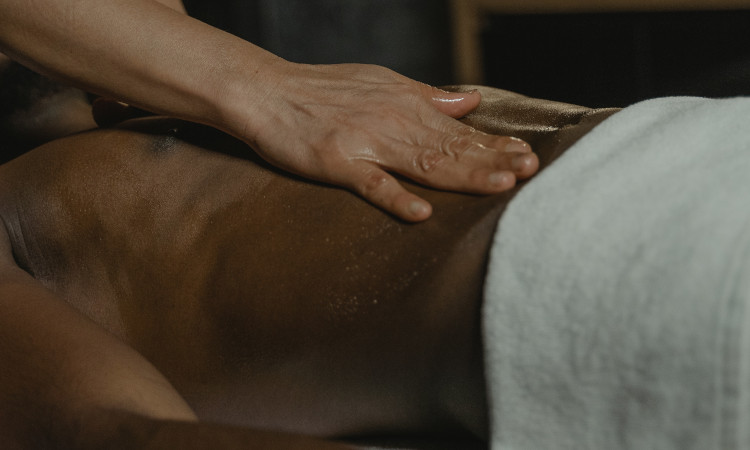 Como fazer massagem no pênis? 6 passos para orgasmos mais gostosos
