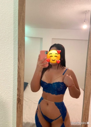 namoradinha gostosa cheia de tesão, com local.